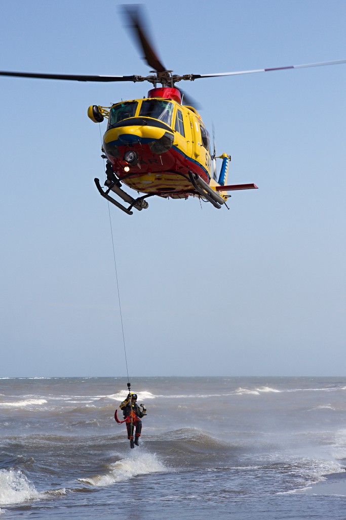 sar katwijk aan zee knrm evenement event festival reddingsdemonstratie search and rescue hulp Abraham Fock crashtender reddingsboot sos hulp in nood scheepsramp